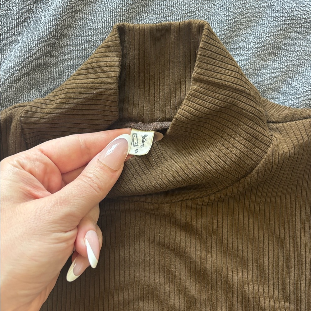 Fashion Brand Company Mock Neck Tencel Ribbed Sleeveless Tank Dark Brown - Picture 6 of 6